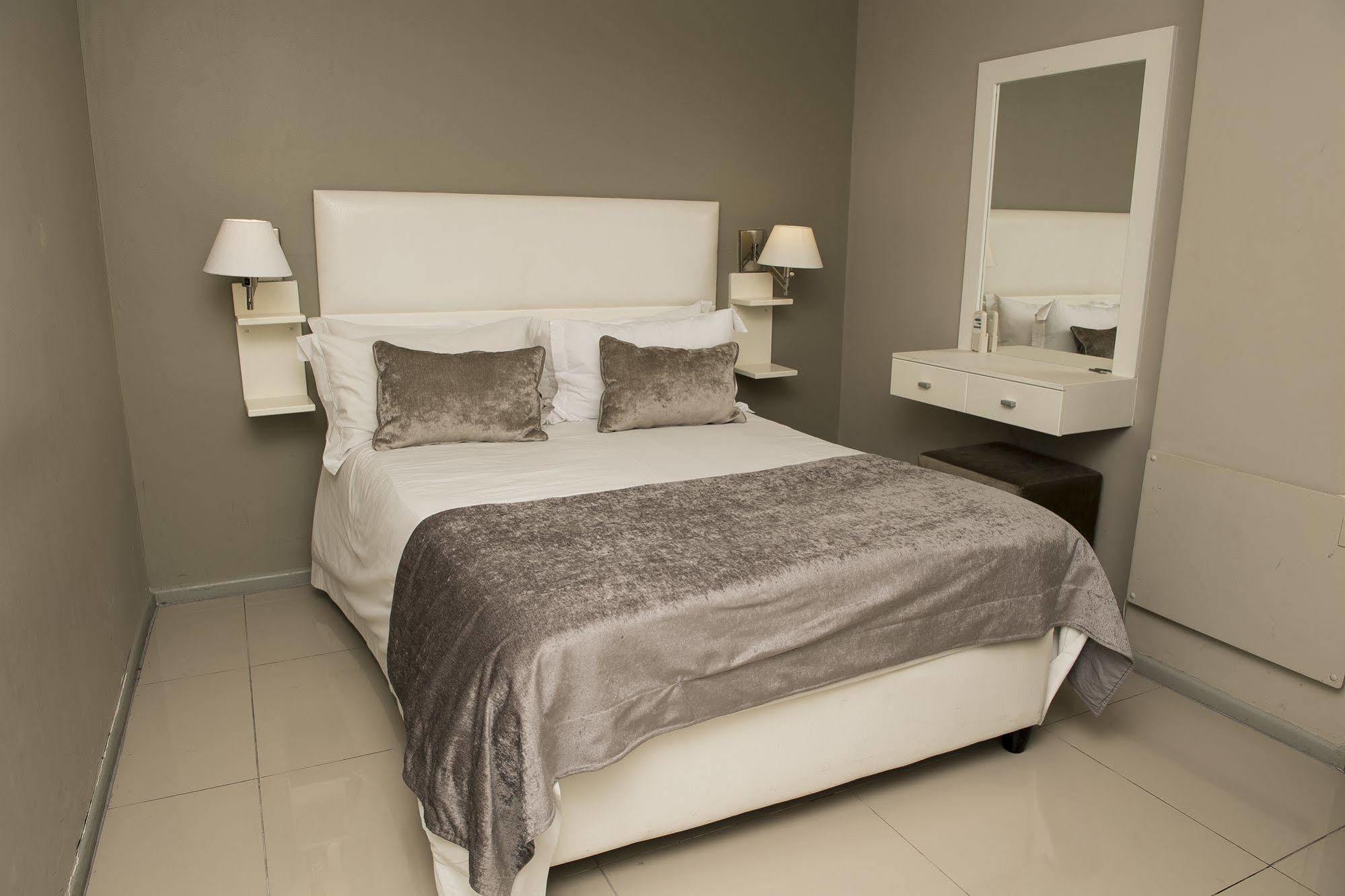 Aquarius Luxury Suites Bloubergstrand Exterior foto